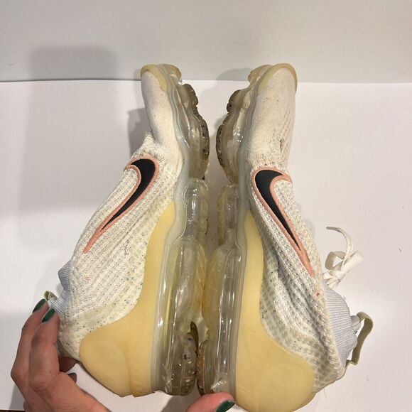 Nike Air Vapormax 2021 Knit Sneakers White Mens 9.5 DQ7633-100 Mismatched Swoosh - Picture 10 of 11
